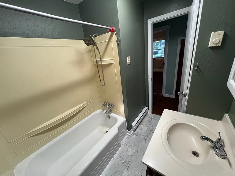 1405 Larson St — Photo 14