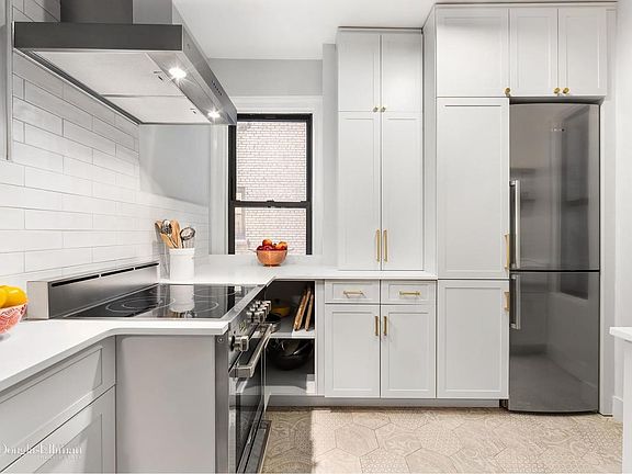 3rd image of 321 W 78th St APT 1B