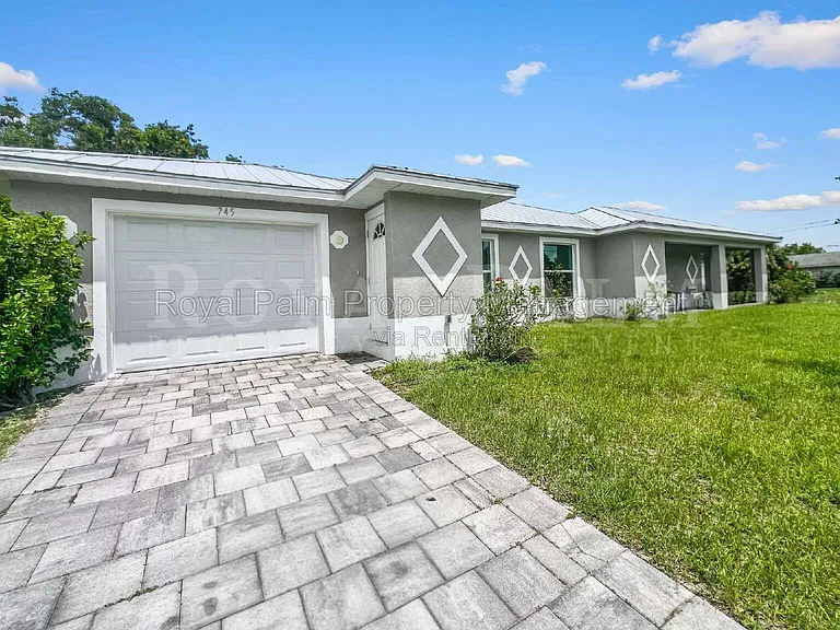 745 Harry Ave S — Photo 2