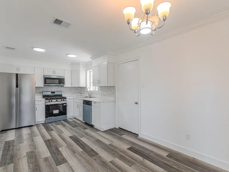 10126 Pine Moss Dr — Photo 21