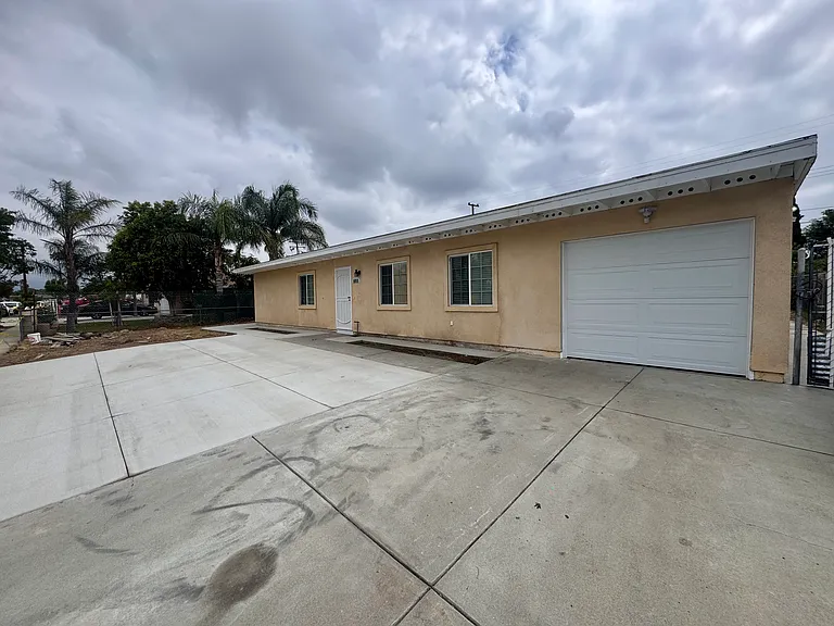 9855 Almeria Ave — Photo 19