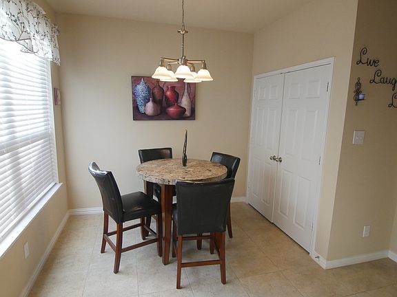 3rd image of 1421 Ravenwood Dr