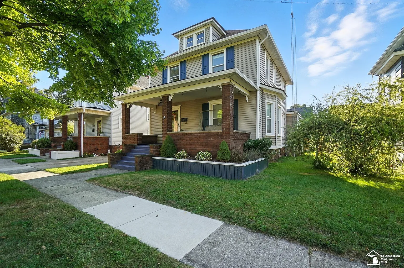 633 Scott St photo 1