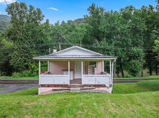 1300 Greenbrier Dr, Hinton, WV 25951