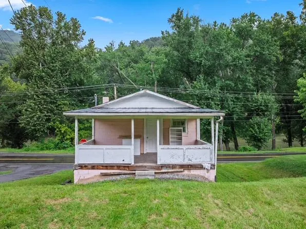 1300 Greenbrier Dr, Hinton, WV 25951