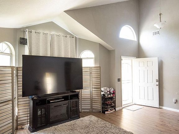 4th image of 8762 Deer Creek Cir