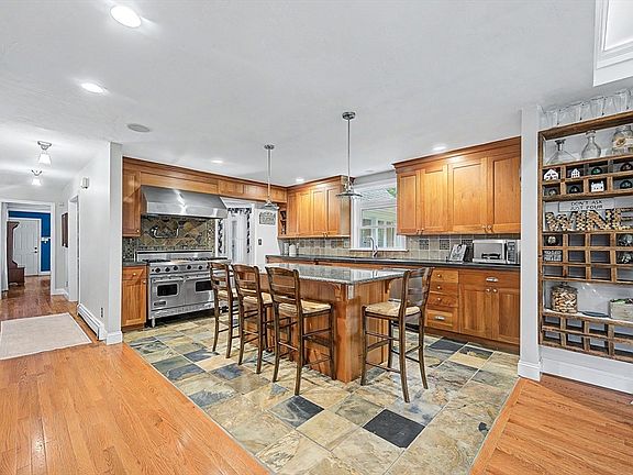 3rd image of 4 Dicarlo Rd