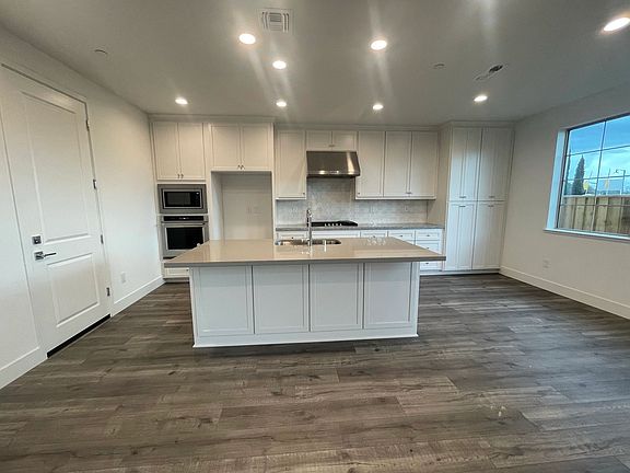 Bergamo Homesite 30 Kitchen
