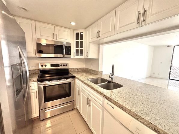 2935 NE 163rd St APT 5P