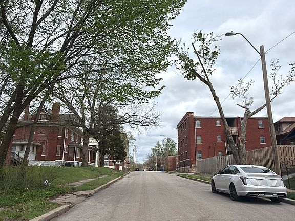 4th image of 3235 Chestnut Ave
