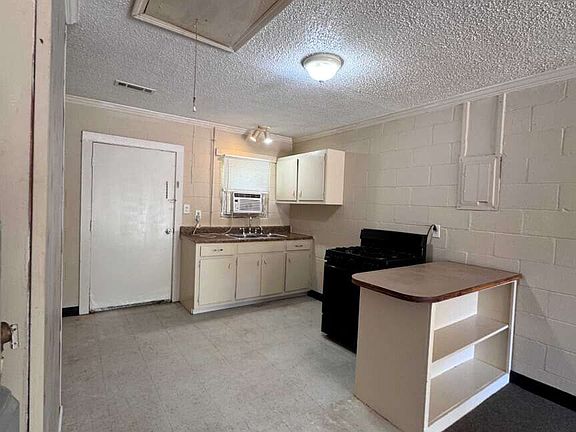 3rd image of 7 Richard Allen Dr