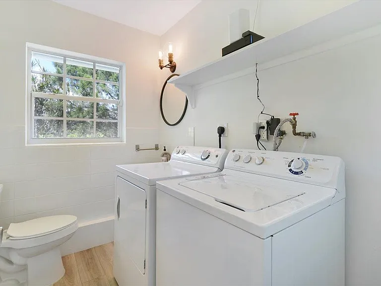 76 Fairview W — Photo 24