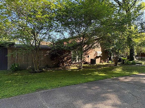 2nd image of 2451 Aubin Ln #2451