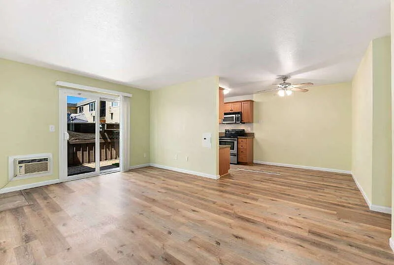 2 bed, 2.0 bath, 883 sqft, $3,000 — Photo 2