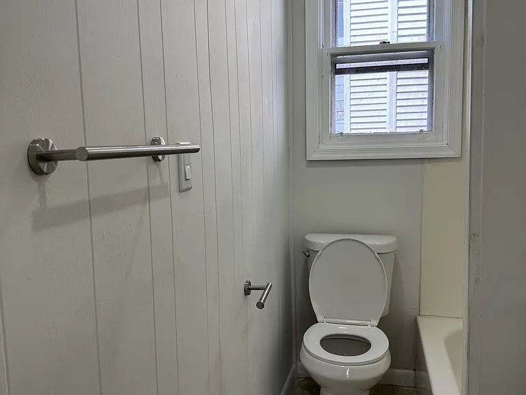 517 Bentley Ave — Photo 13