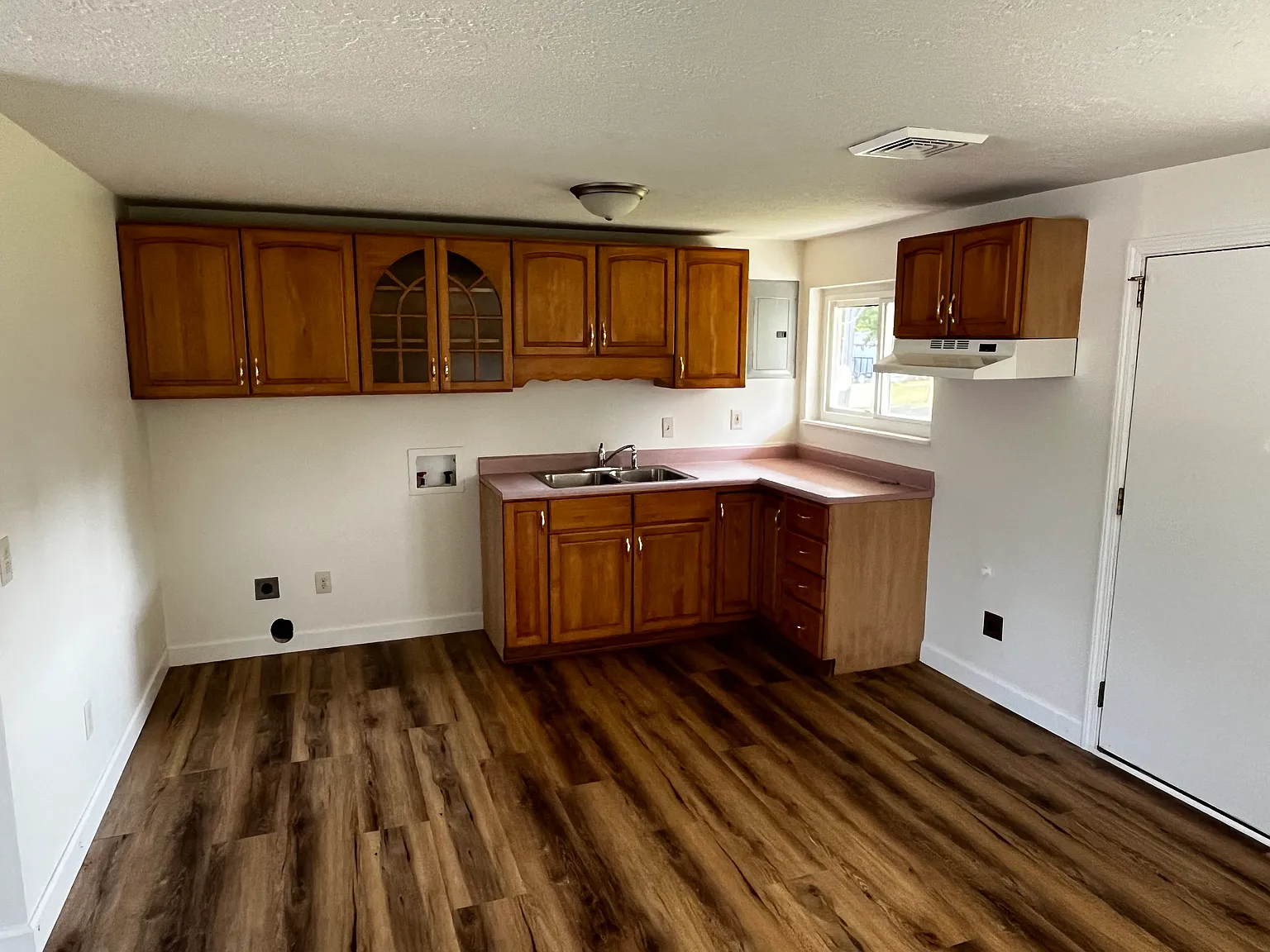 3 bed, 1040 sqft, $1,300 — Photo 3