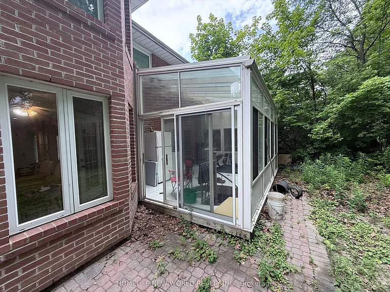 63 Lehar Cres — Photo 14