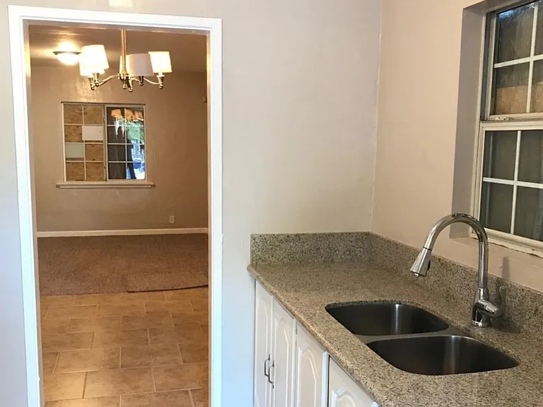 909 Woodrow Ave — Photo 6