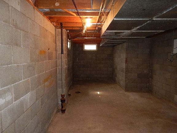 3rd image of 401 Lincoln Ave N