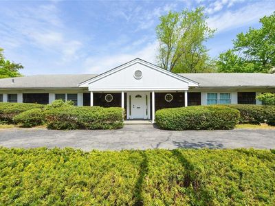 300 Lakeville Road, Great Neck, NY, 11020
