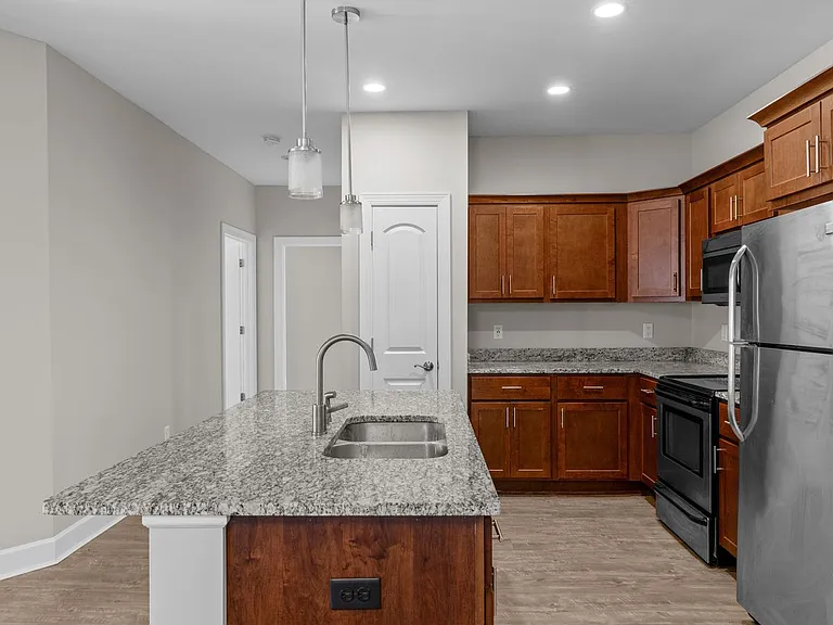 Clifton Heights — Photo 15