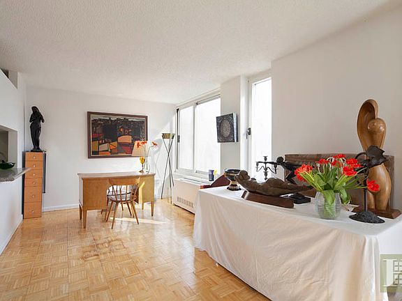 3rd image of 270 W 17th St APT 7G