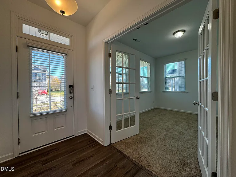 913 Briar Gate Dr — Photo 4