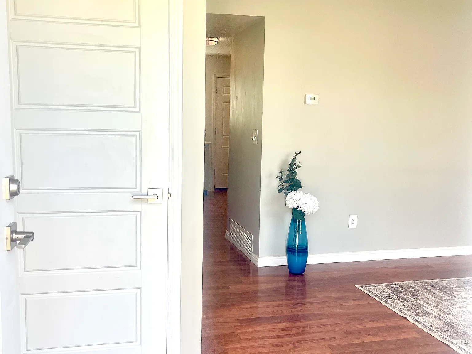 3 bed, 1.5 bath, 1053 sqft, $1,900 — Photo 4