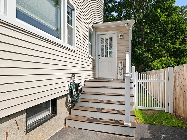Algonquin Dr — Photo 37