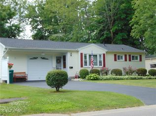 40 Orchard St, Webster, NY 14580
