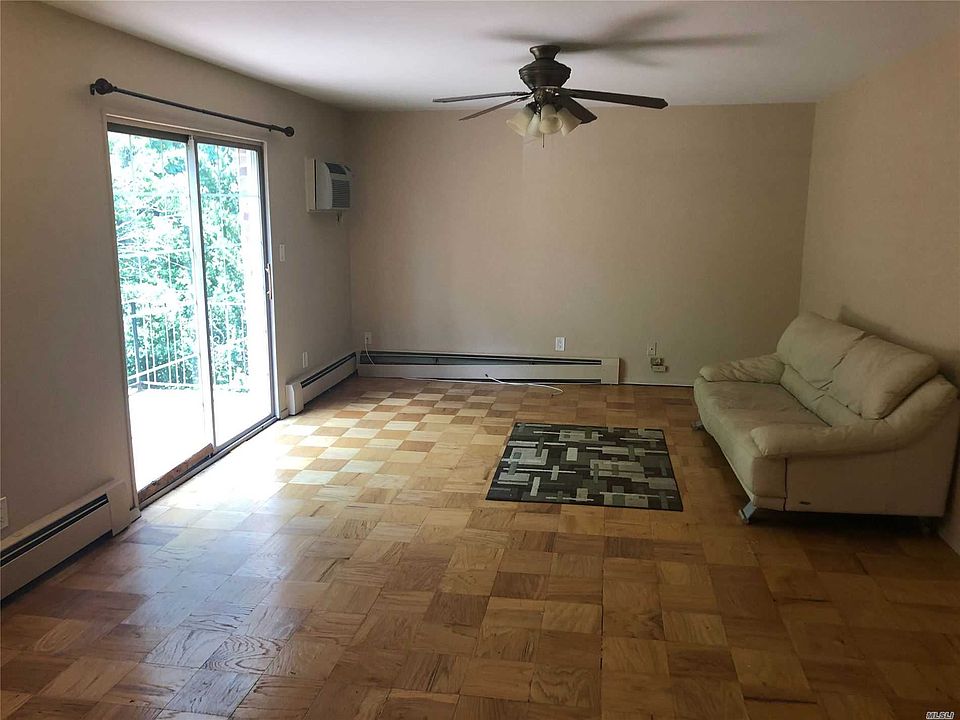 1st image of 813 Towne House Vlg