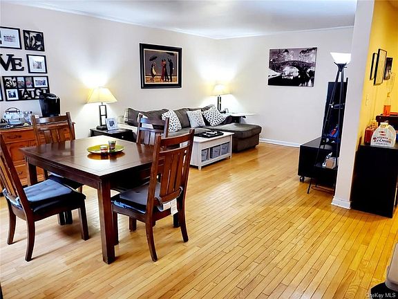 3rd image of 31 Lawrence Park Cres #31