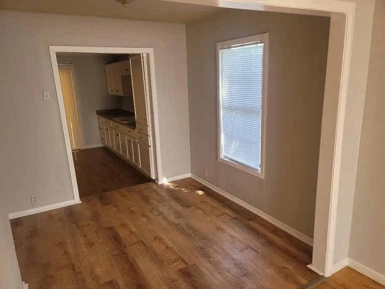 518 Military Dr — Photo 2