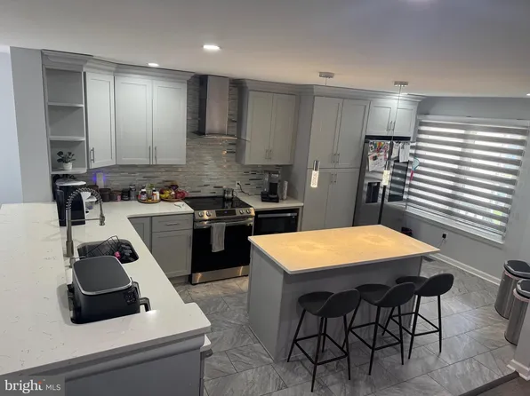 574 S Mount Vernon Cir, Bensalem, PA 19020