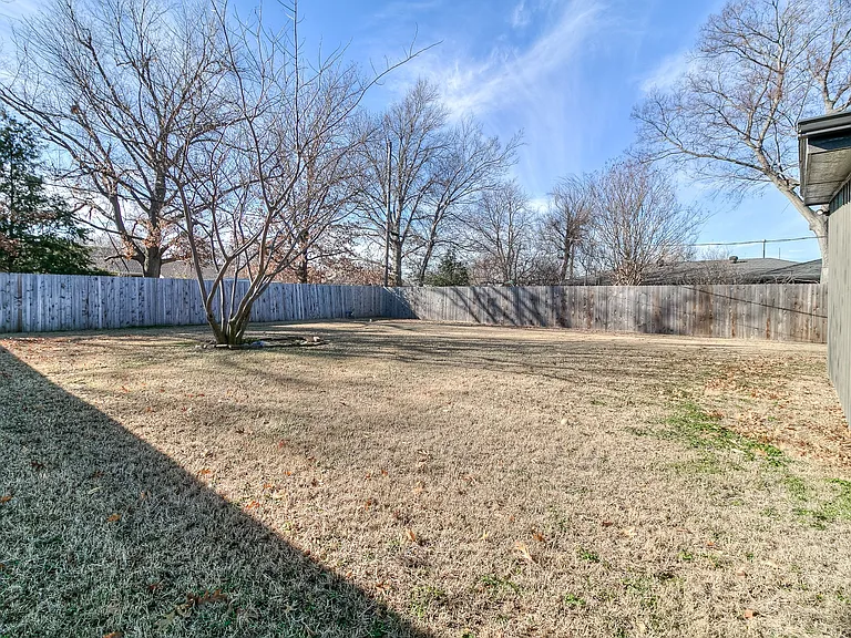2524 NW 52nd St — Photo 50
