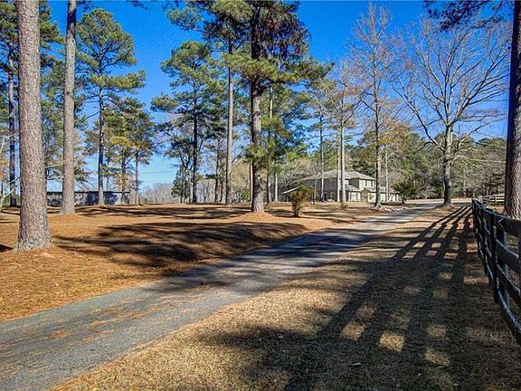 2nd image of 142 Carr Rd