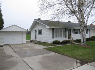 914 Viebahn St, Manitowoc, WI 54220