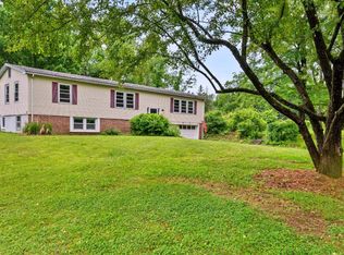 22 Delafield Dr, Lenox, MA 01240