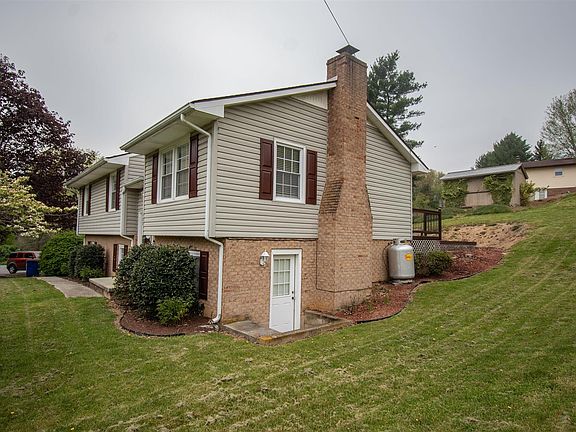 3rd image of 485 Overland Dr