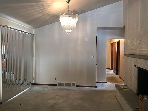 5th image of 218 S Belvoir Blvd