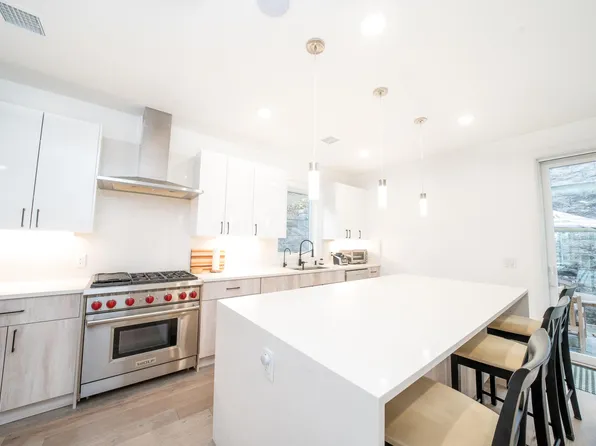 496 Undercliff Avenue image 13 of 52