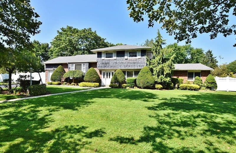 1st image of 6 Graystone Dr