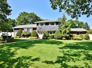 6 Graystone Dr, East Northport, NY 11731