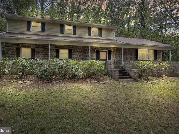 1327 Kuhn Rd, Boiling Springs, PA 17007