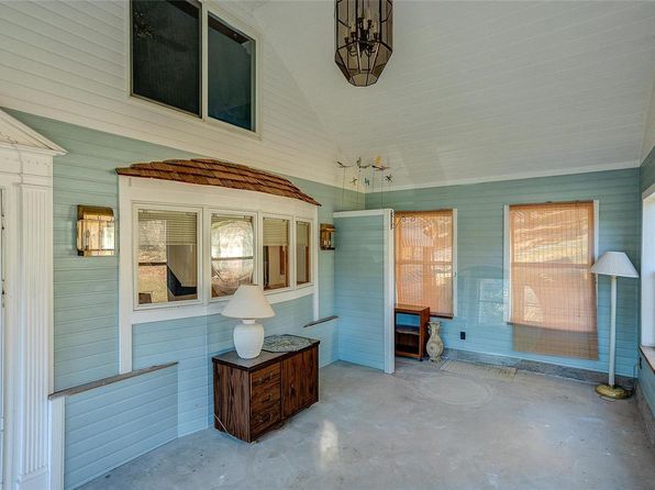 1 Golden Eagle Ferry Rd, Golden Eagle, IL 62036