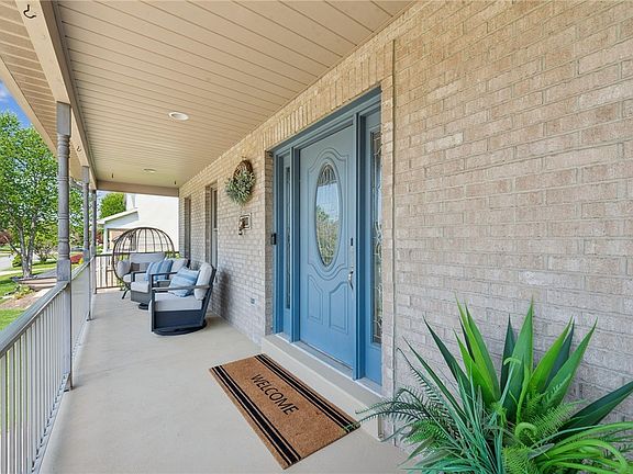 2nd image of 1000 Chinaberry Ct