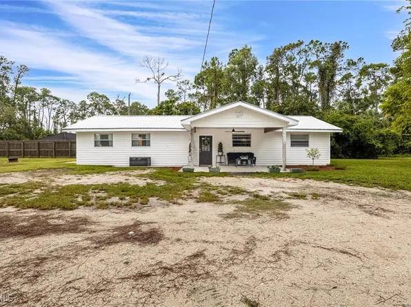 623 S Captain Hendry Dr, Labelle, FL 33935
