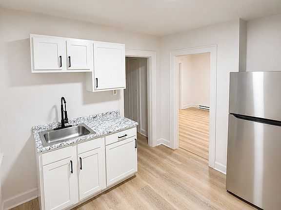 5th image of 1133 Maryland Ave APT 1
