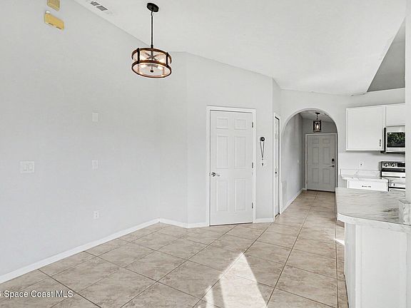 5th image of 1639 San Filippo Dr SE