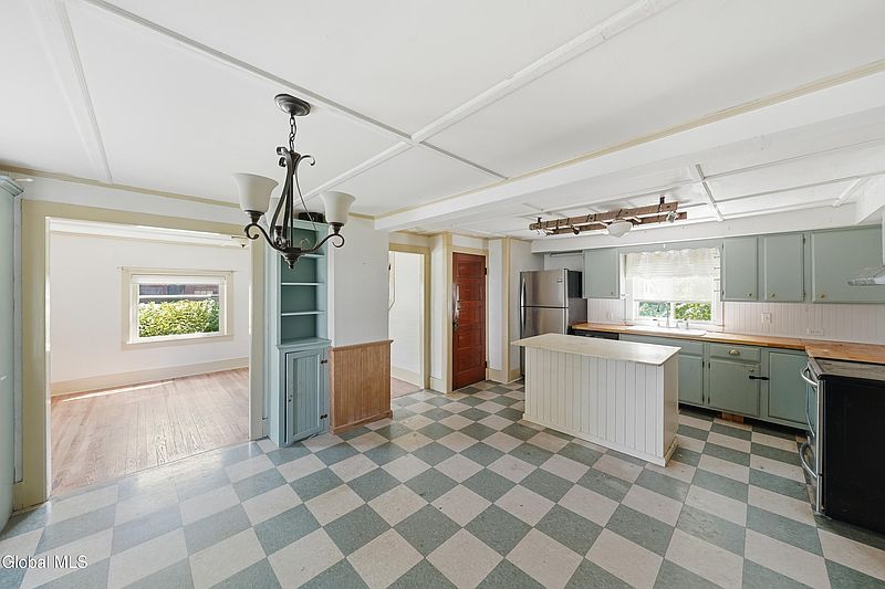 5th image of 43 Spring Street